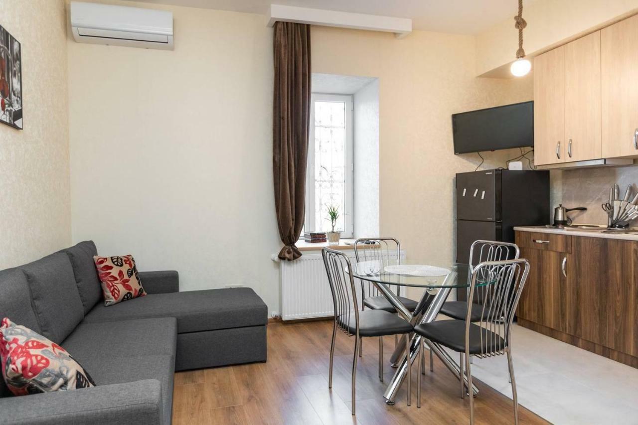 Wehost Stylish Apartment In Old Tbilisi Esterno foto